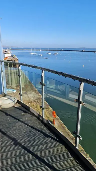 Calming Sea View City Apartment Edinburgh