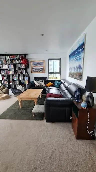 Calming Sea View City Apartment Edinburgh