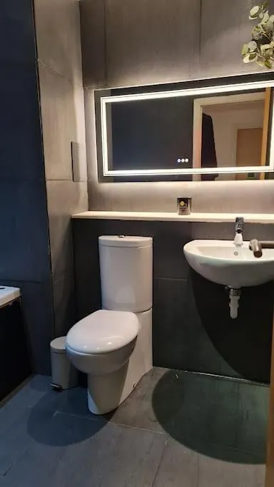 Calming Sea View City Apartment Edinburgh