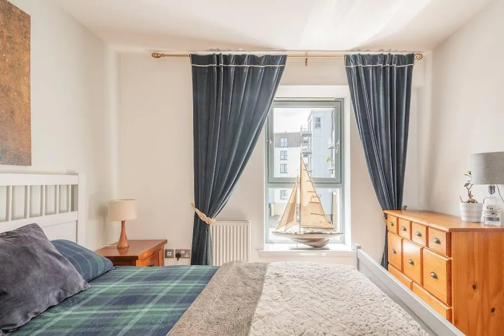 Calming Sea View City Apartment Edinburgh