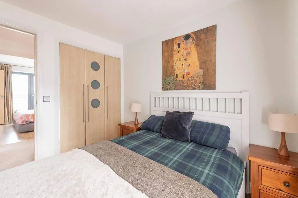 Calming Sea View City Apartment Edinburgh 0*,