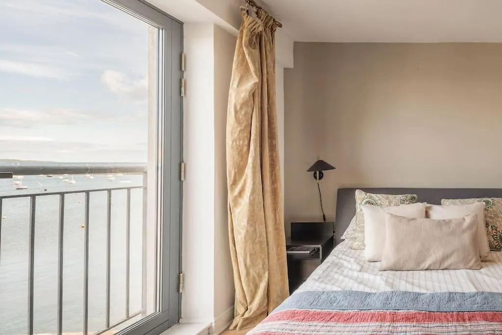 Calming Sea View City Apartment Edinburgh