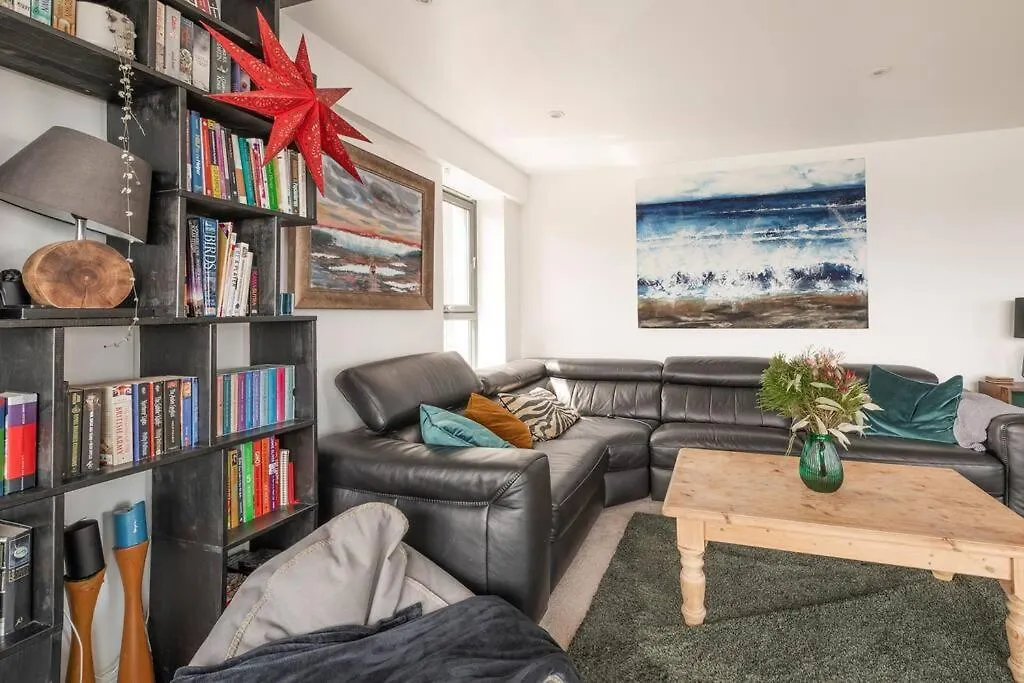 Calming Sea View City Apartment Edinburgh