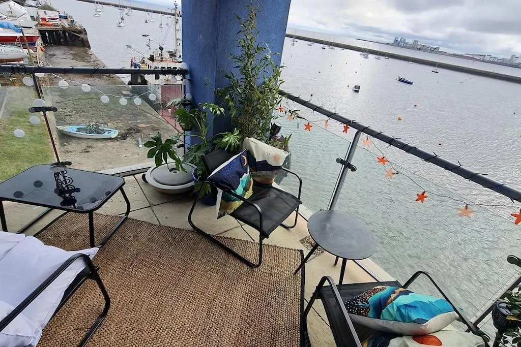 Calming Sea View City Apartment Edinburgh 0*,