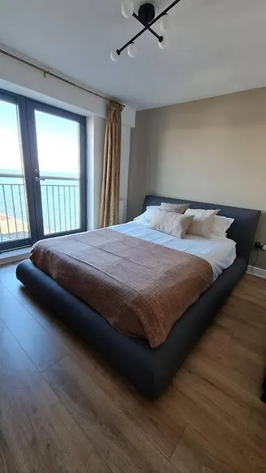 Calming Sea View City Apartment Edinburg Storbritannien