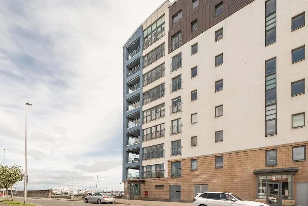 Calming Sea View City Apartment Edinburg