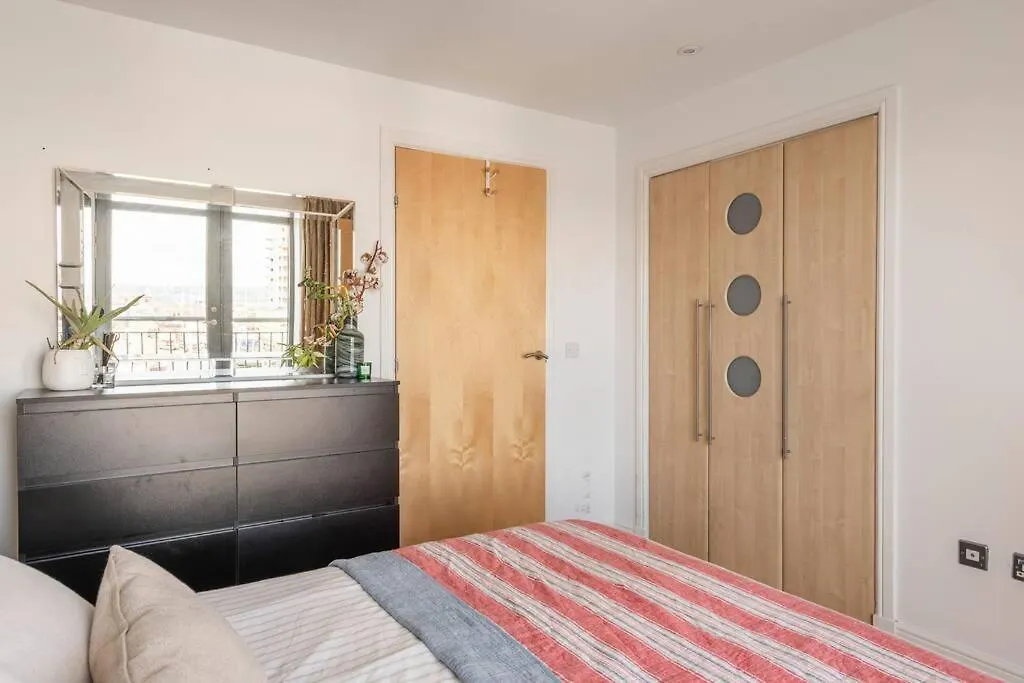 Calming Sea View City Apartment Edinburg